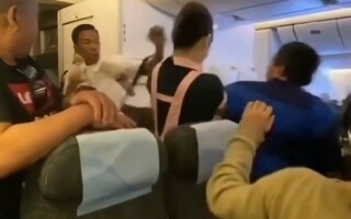 Жесткая драка между пассажирами на тайском рейсе из-за свободного места