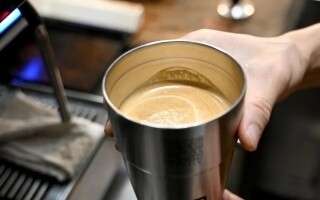 Man Dies from Lead Poisoning Due to Using Old Cup