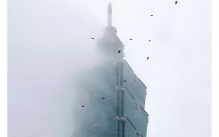 Alex Honnold Postpones Taipei 101 Climb Due to Weather