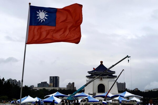 Taiwan detains 25 in Cambodian fraud network case